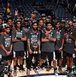 kaiyun-现在，未来已来！马刺杀进总决赛的建队之道|NBA|总冠军|福克斯|圣安东尼奥马刺队|格雷格-波波维奇_新浪体育_新浪新闻