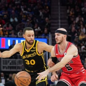 库里崴脚勇士冲季后赛蒙阴影！健康比好赛程更重要