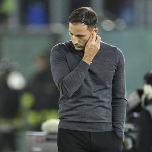 开云在线-土媒：费内巴切主帅特德斯科生病仍想现场指挥比赛，被医生劝阻